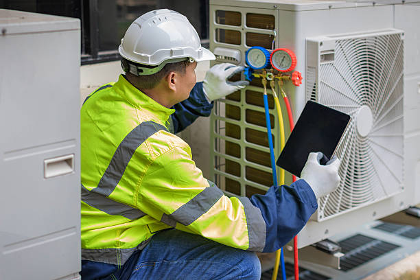 Professional Hvac technician working in La Vernia, TX